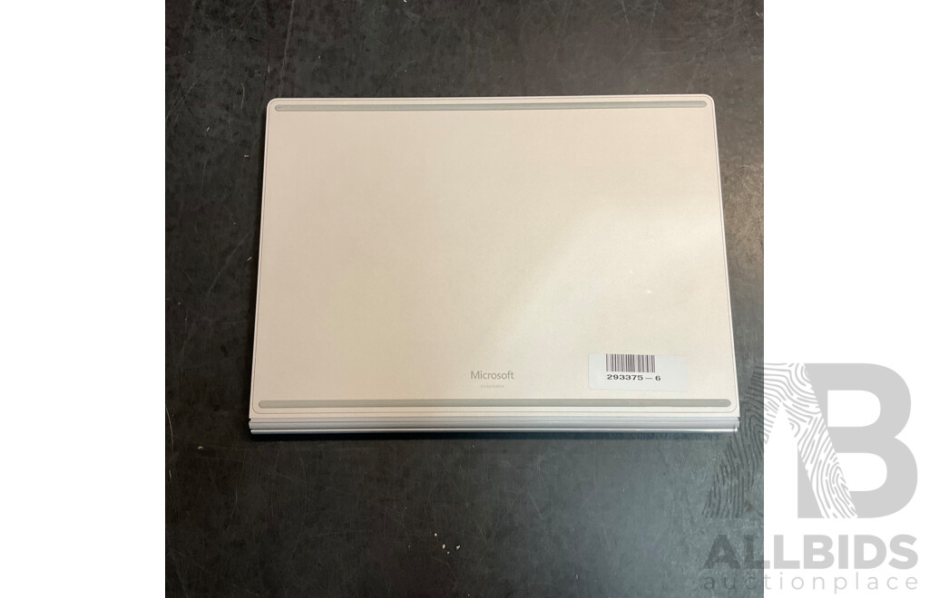 Microsoft Surface Book/ I7/ 8GB RAM/ 256GB SSD