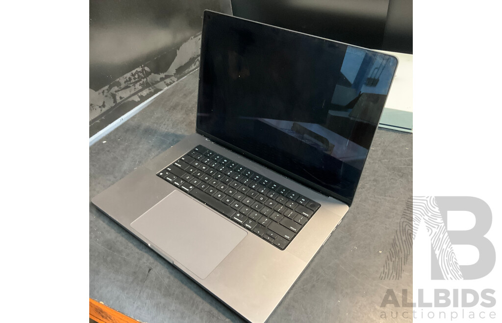 Spare and Repair - 4 Laptop Included Apple & Lenovo and 1x Beast Headphone