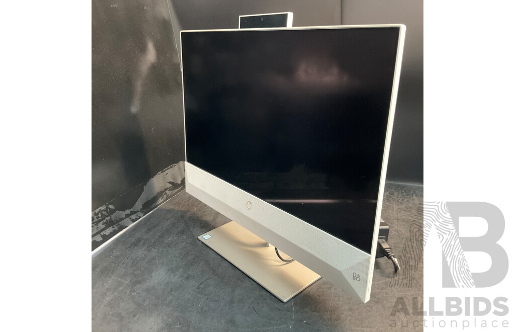 HP All in One 24 Inch / I5/ 8GB RAM/ 512GB SSD Desk Top