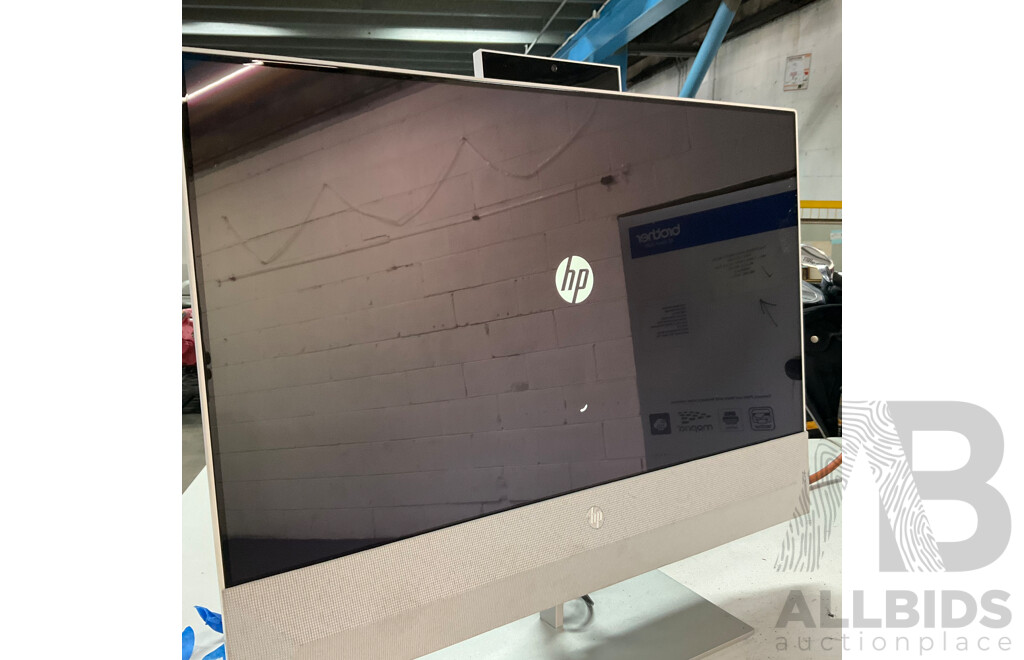 HP All in One 24 Inch / I5/ 8GB RAM/ 512GB SSD Desk Top
