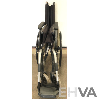 Sunrise Medical Breezy Ultrlight 305 Folding Wheelchair
