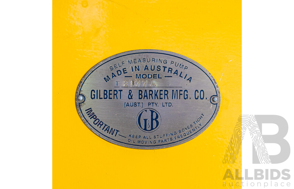 Good Reproduction Gilbert and Barker Six Gallon Cylinder Manual Petrol Bowser for Shell