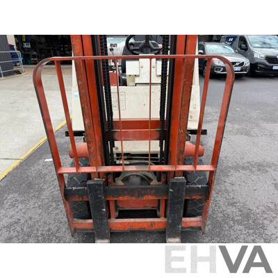 Nissan 1/1990 Counterbalance Forklift