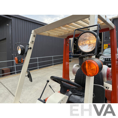 Nissan 1/1990 Counterbalance Forklift