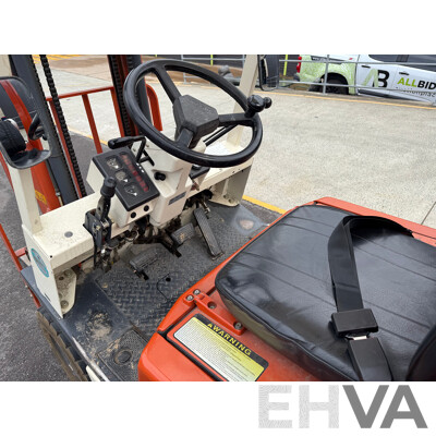 Nissan 1/1990 Counterbalance Forklift