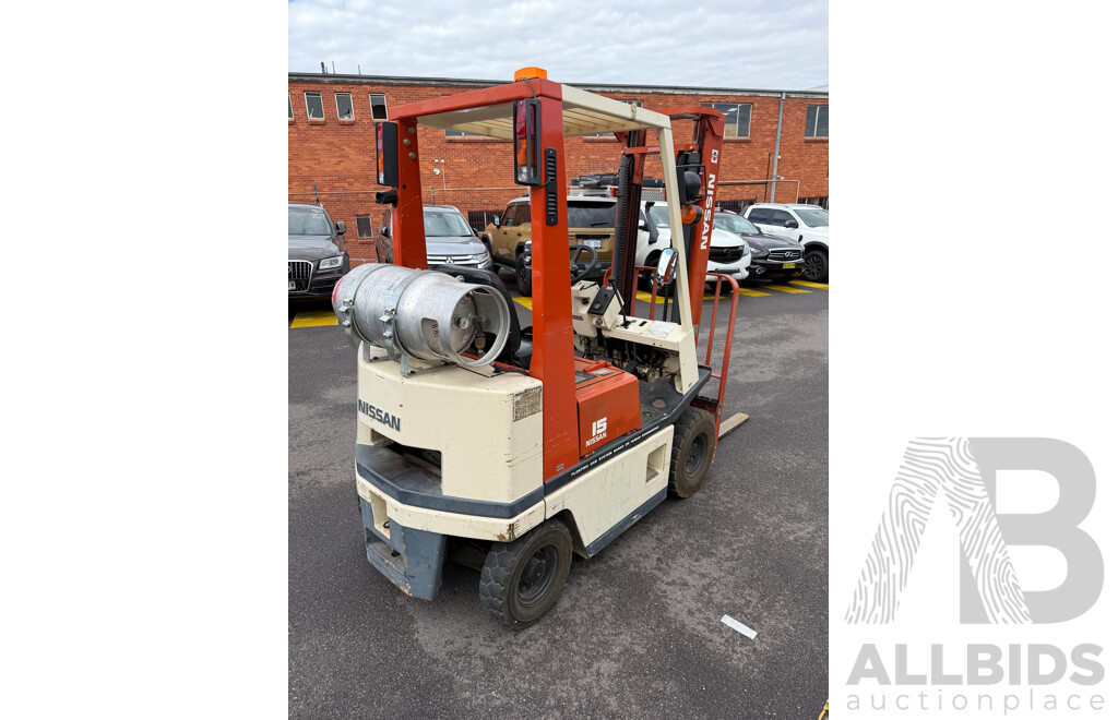 Nissan 1/1990 Counterbalance Forklift