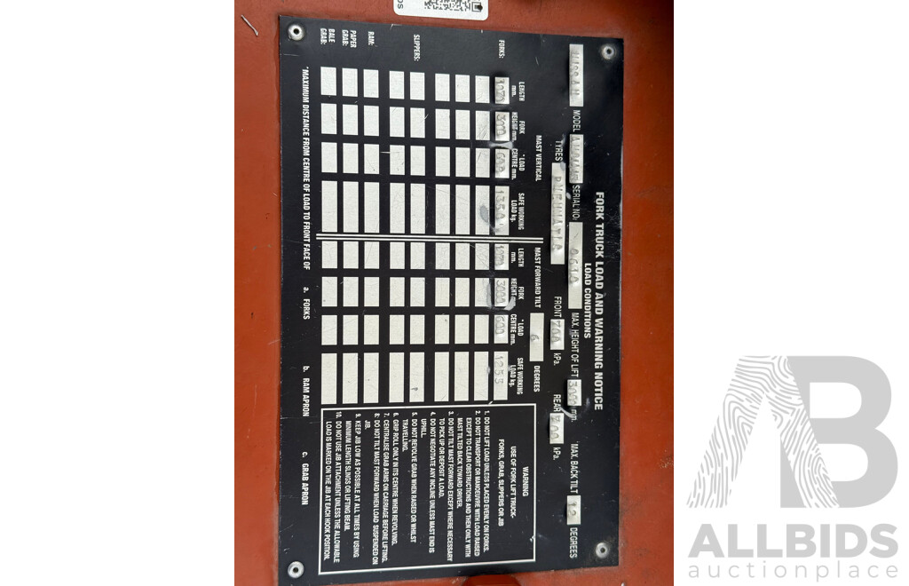 Nissan 1/1990 Counterbalance Forklift