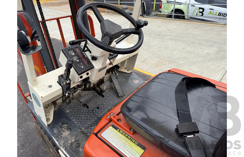 Nissan 1/1990 Counterbalance Forklift