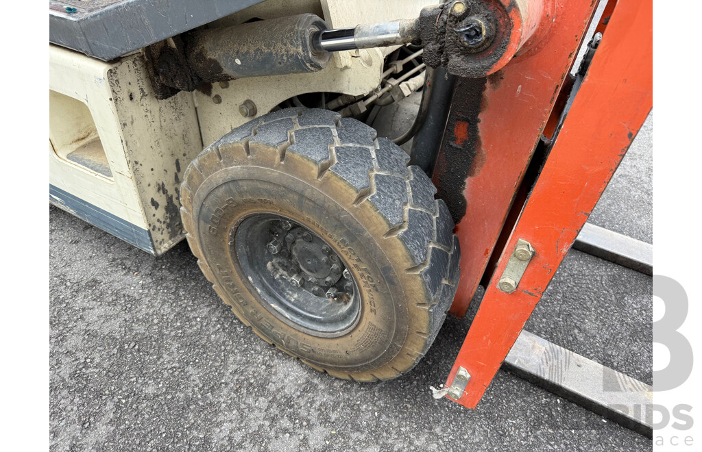 Nissan 1/1990 Counterbalance Forklift