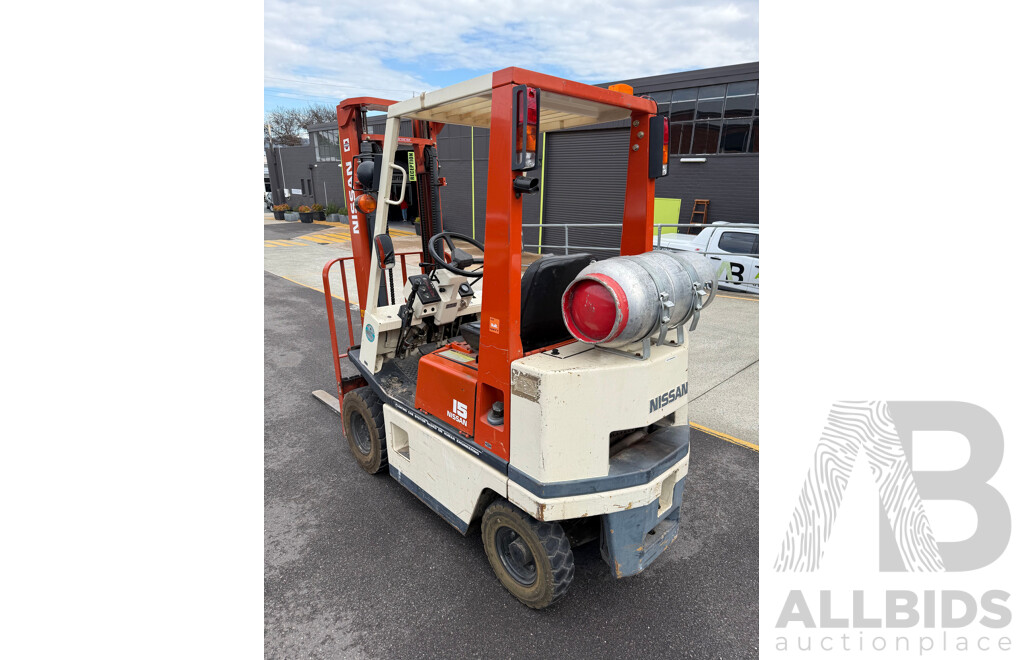 Nissan 1/1990 Counterbalance Forklift