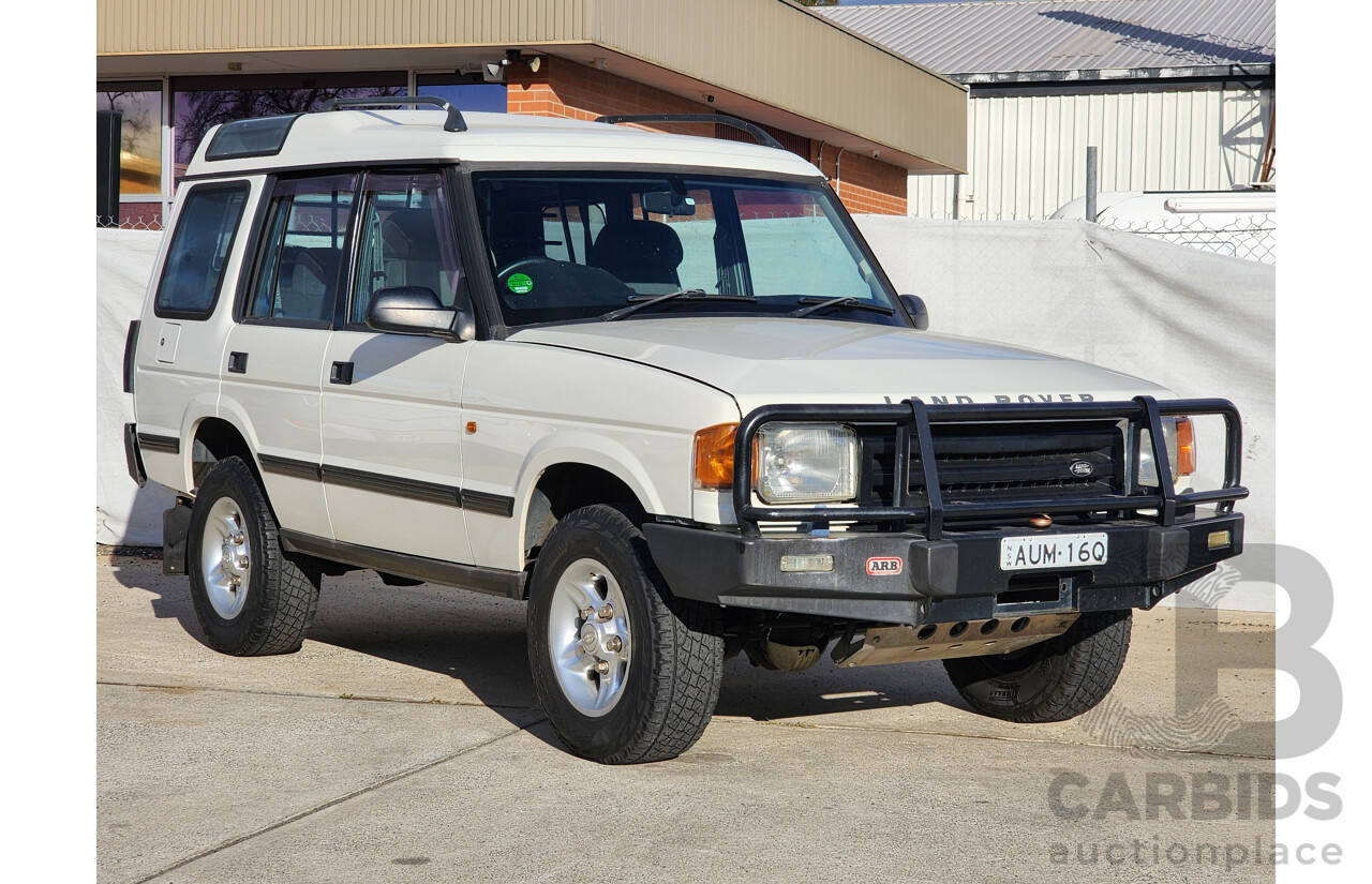 6/1999 Land Rover Discovery SE7 (4x4)  4d Wagon White 4.0L