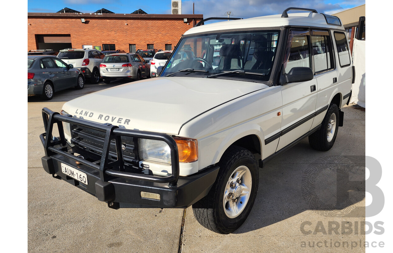 6/1999 Land Rover Discovery SE7 (4x4)  4d Wagon White 4.0L