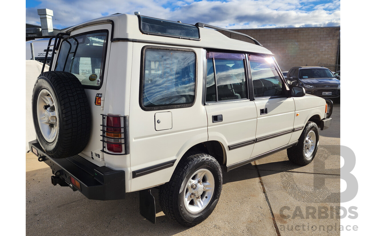 6/1999 Land Rover Discovery SE7 (4x4)  4d Wagon White 4.0L