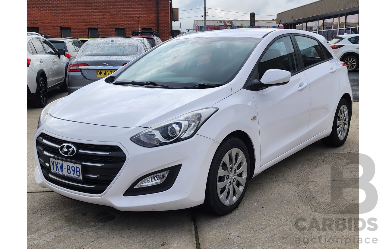 9/2015 Hyundai i30 Active GD3 SERIES 2 5d Hatchback White 1.8L