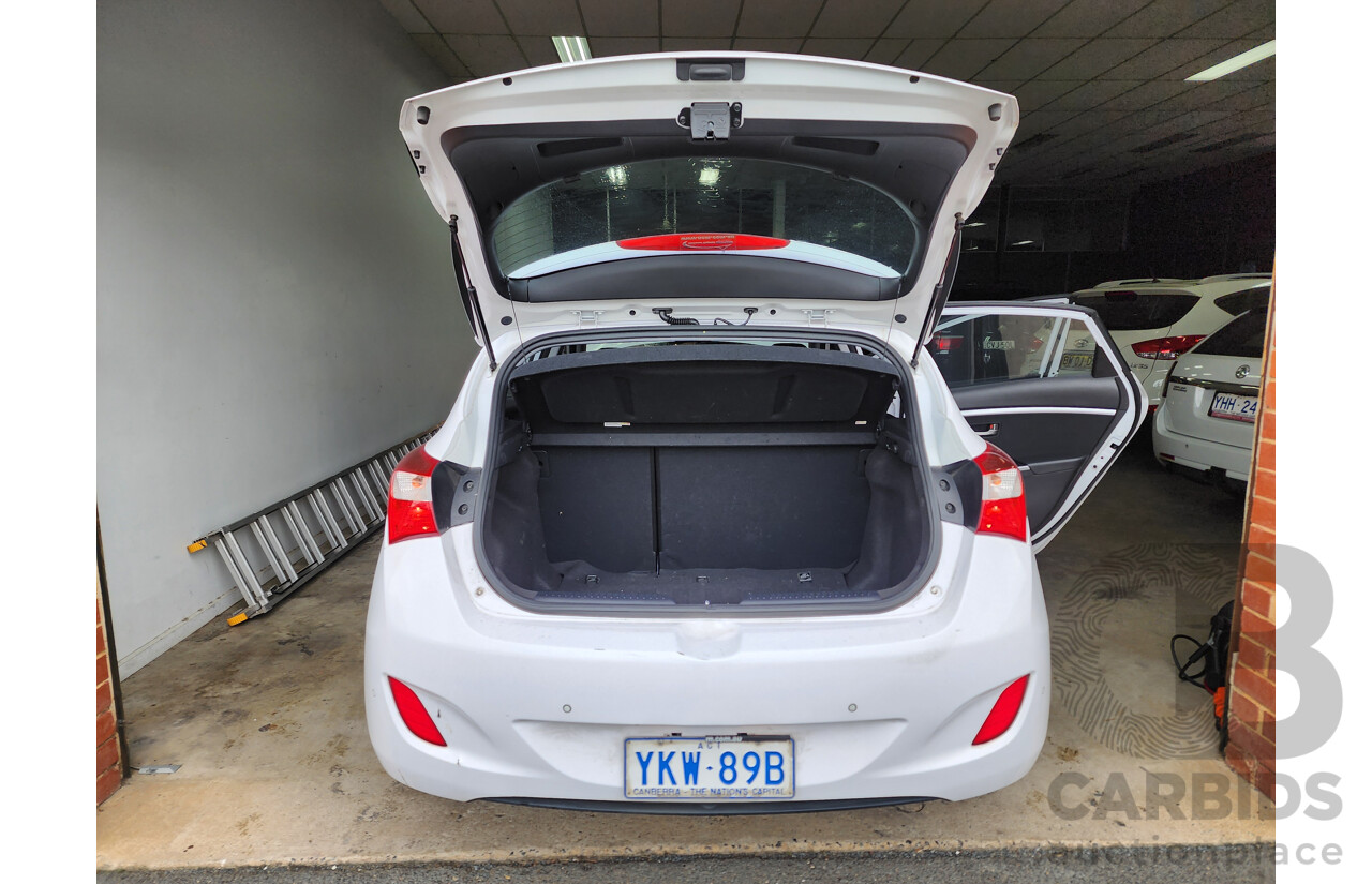 9/2015 Hyundai i30 Active GD3 SERIES 2 5d Hatchback White 1.8L