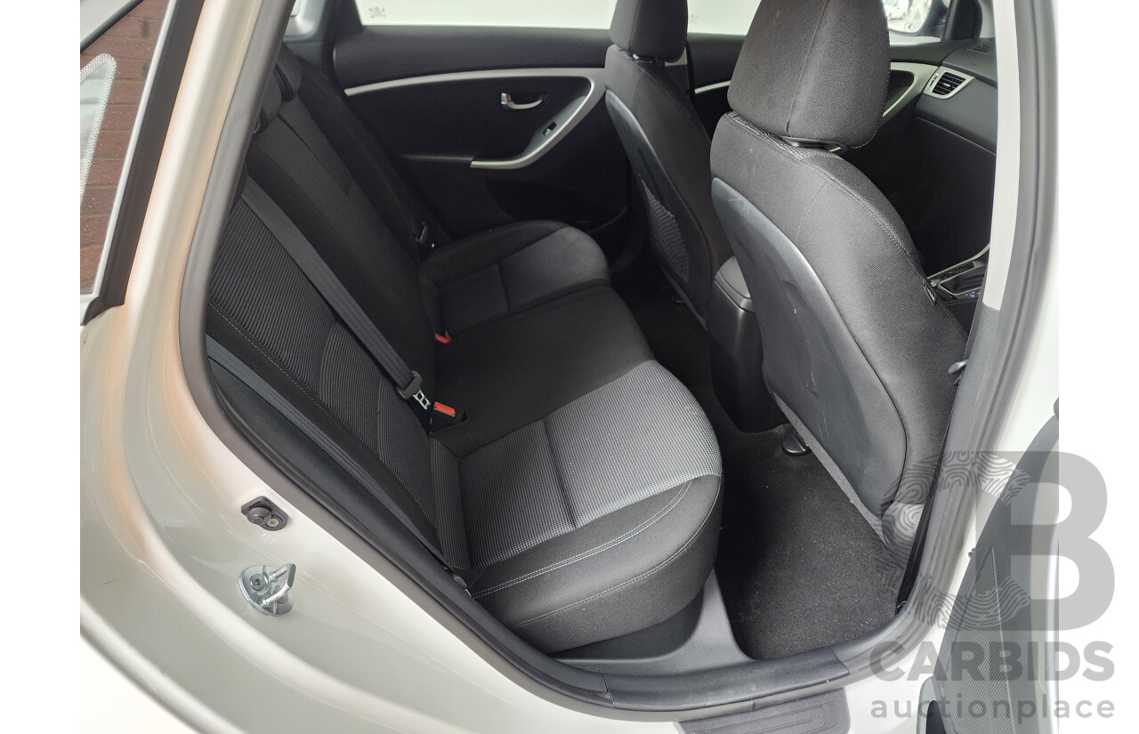 9/2015 Hyundai i30 Active GD3 SERIES 2 5d Hatchback White 1.8L
