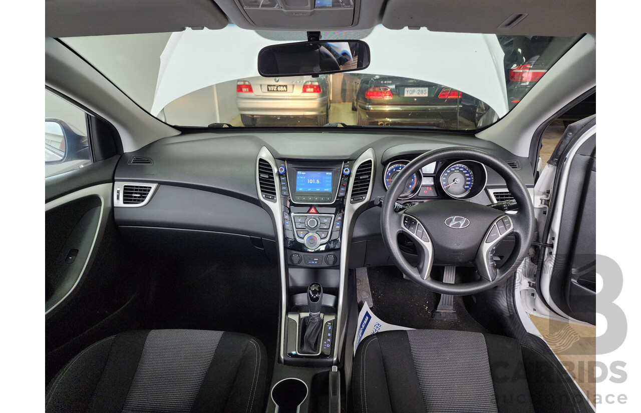 9/2015 Hyundai i30 Active GD3 SERIES 2 5d Hatchback White 1.8L