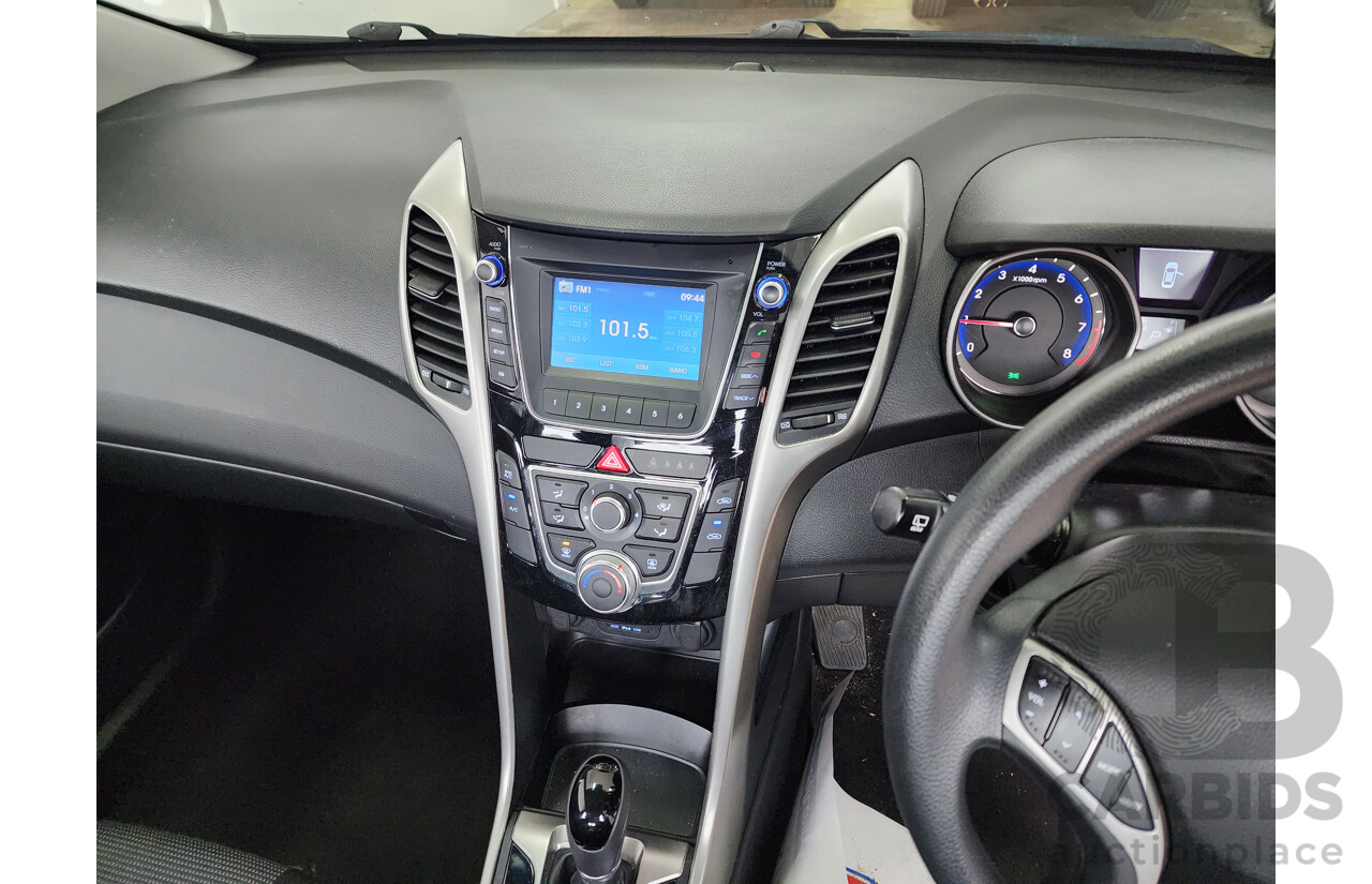 9/2015 Hyundai i30 Active GD3 SERIES 2 5d Hatchback White 1.8L