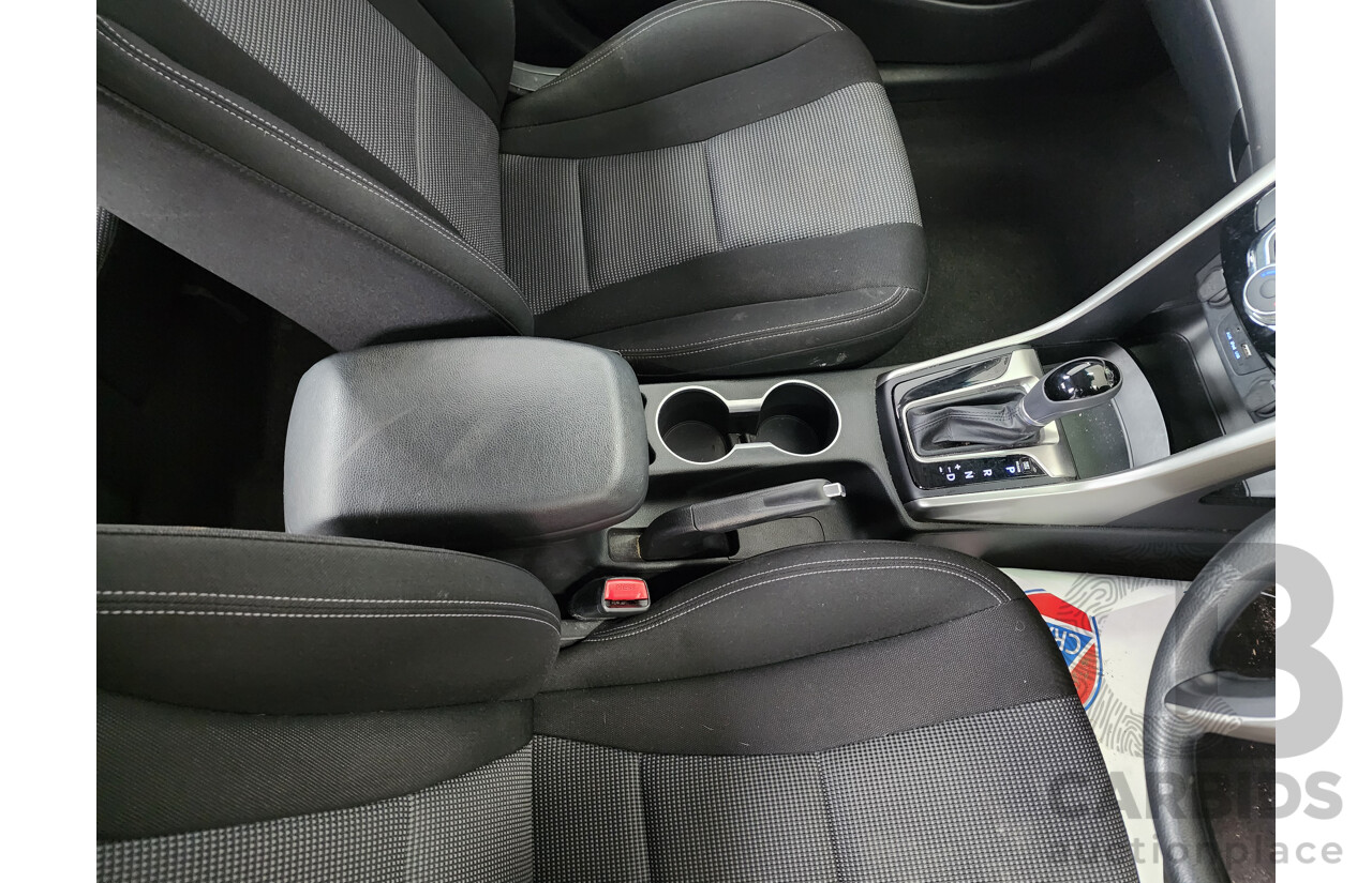 9/2015 Hyundai i30 Active GD3 SERIES 2 5d Hatchback White 1.8L