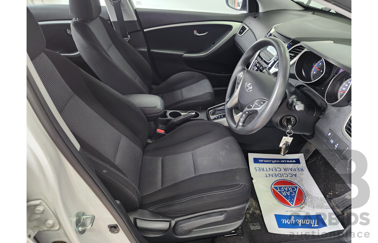 9/2015 Hyundai i30 Active GD3 SERIES 2 5d Hatchback White 1.8L