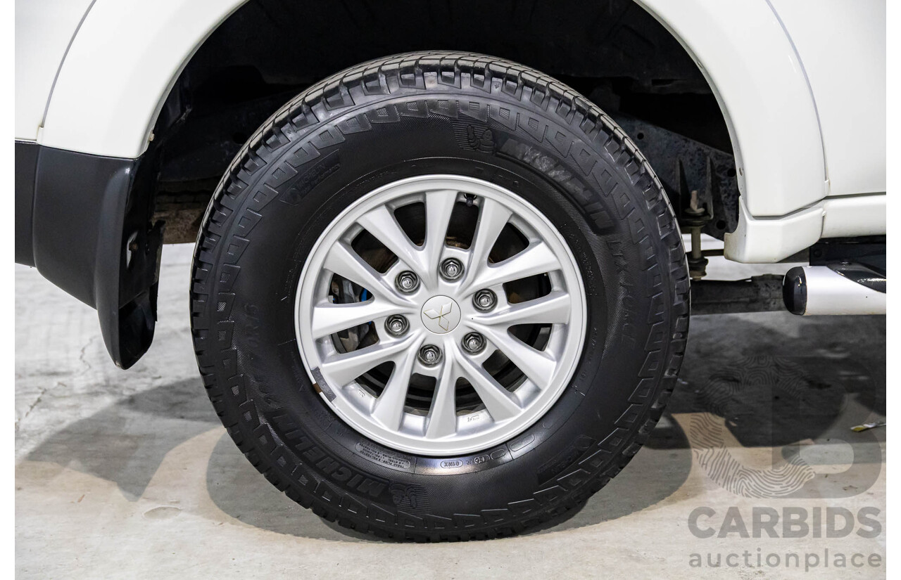 11/2015 Mitsubishi Challenger (4x4) PC MY14 4d Wagon Solid White Turbo Diesel 2.5L
