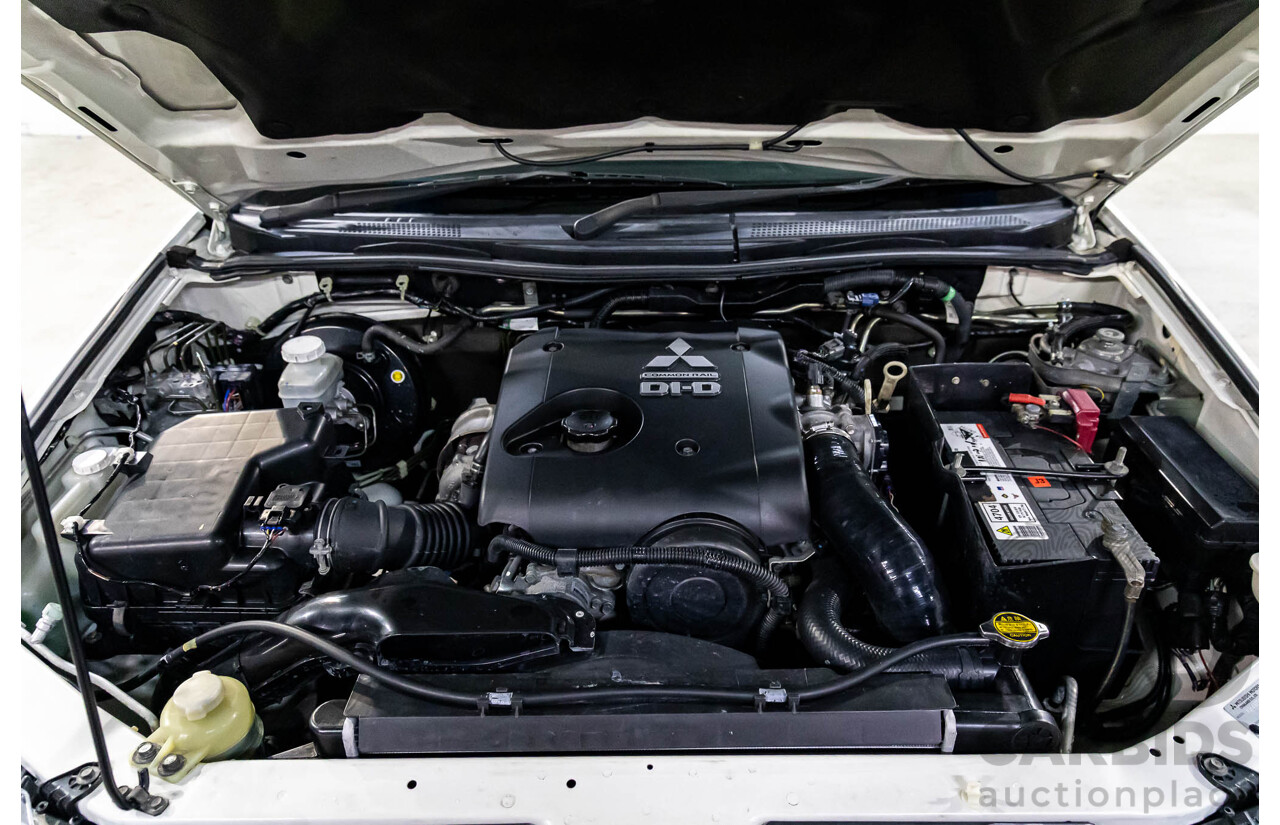 11/2015 Mitsubishi Challenger (4x4) PC MY14 4d Wagon Solid White Turbo Diesel 2.5L