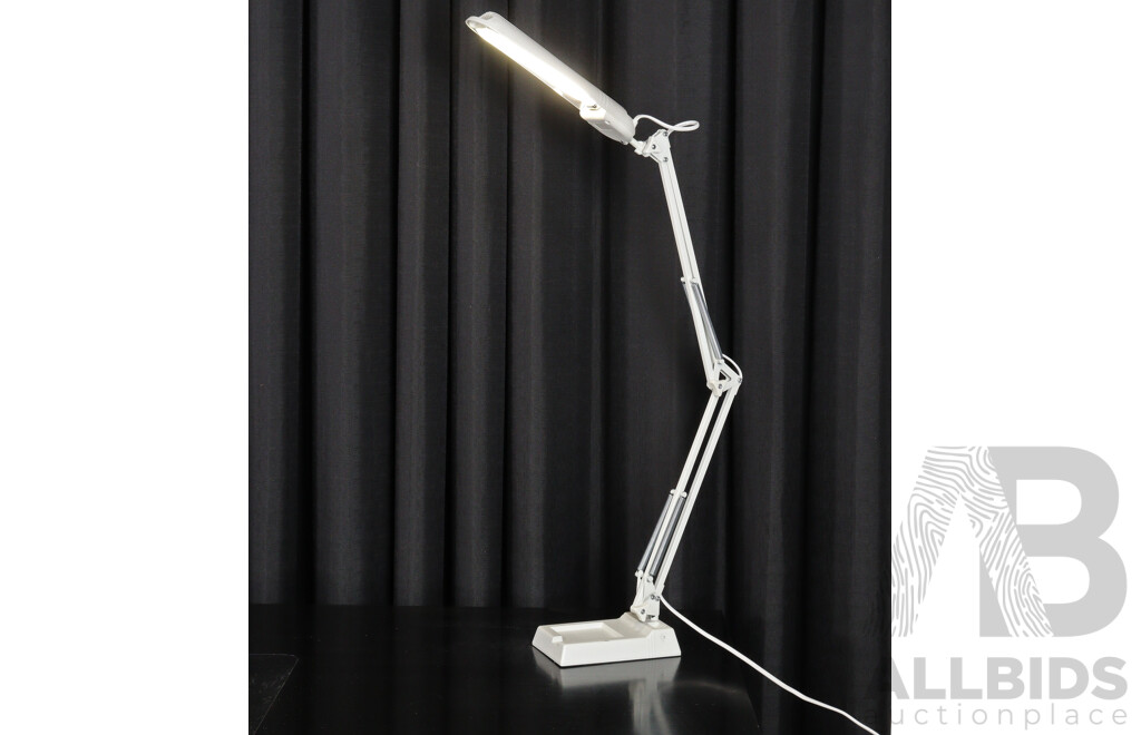 Modern Articulated Desk Lamp