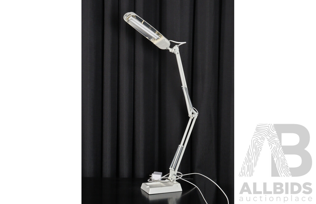 Modern Articulated Desk Lamp