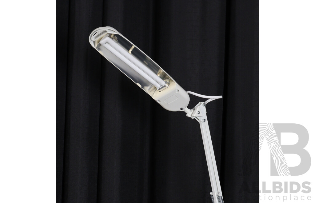 Modern Articulated Desk Lamp