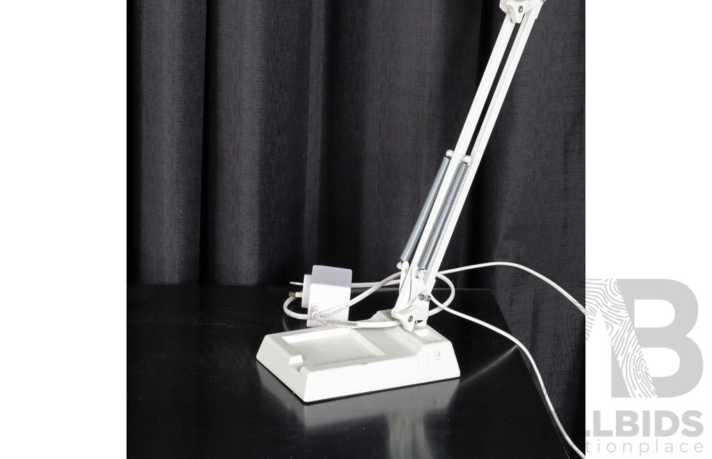 Modern Articulated Desk Lamp