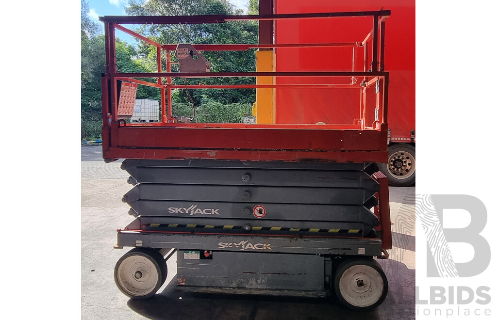 2015, 32ft Electric Scissor Lift - Skyjack SJ4632 - 9.75m
