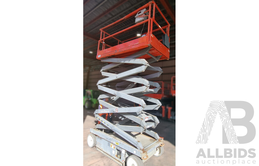 2015, 32ft Electric Scissor Lift - Skyjack SJ4632 - 9.75m