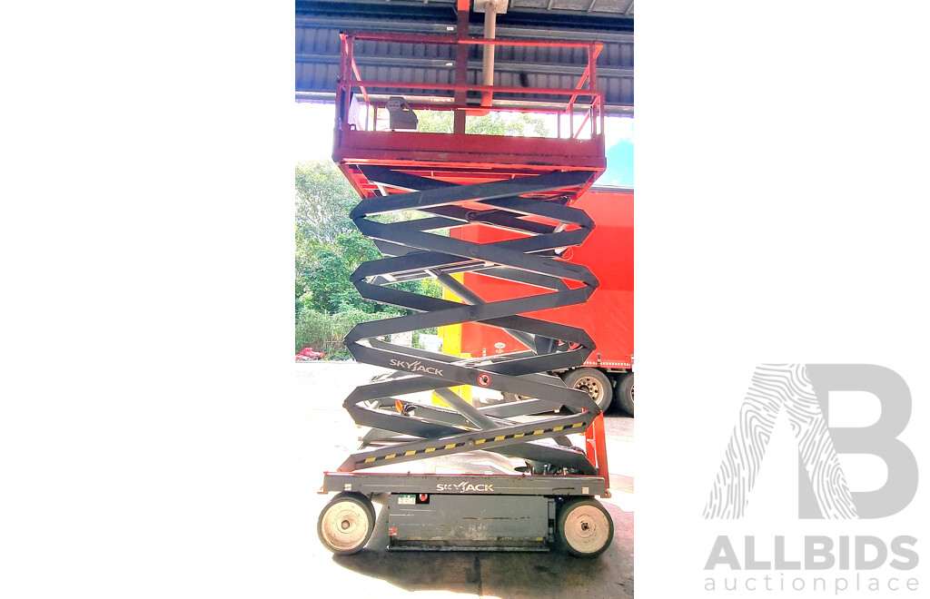 2015, 32ft Electric Scissor Lift - Skyjack SJ4632 - 9.75m