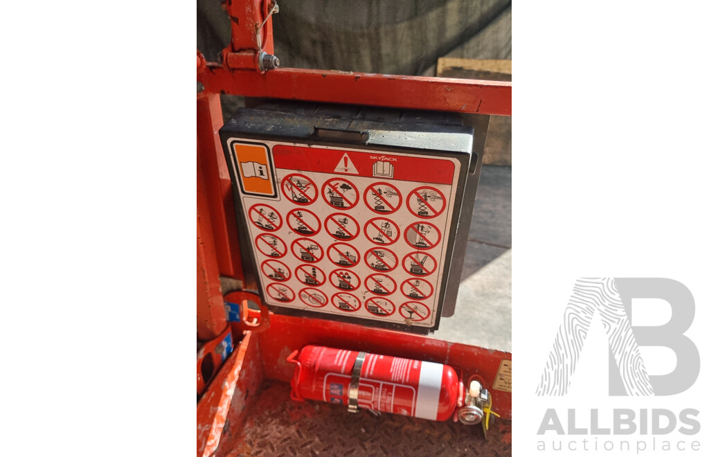 2015, 32ft Electric Scissor Lift - Skyjack SJ4632 - 9.75m