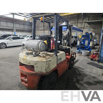 NISSAN PJ02A250 Forklift
