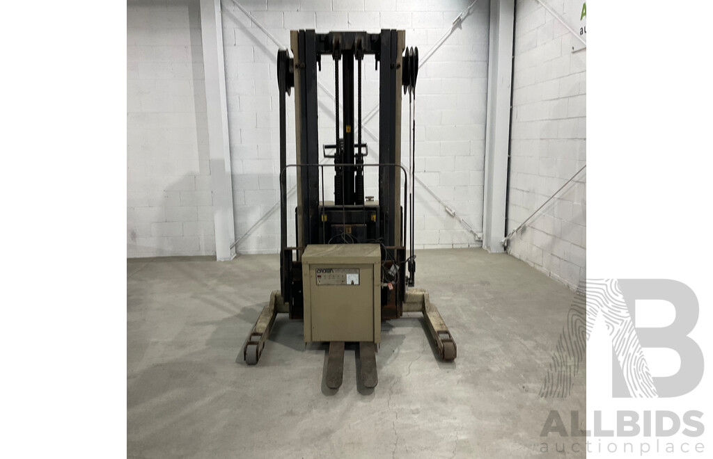 CROWN 30WRTT210 1.4Ton (5.3m Lift) Electric Walkie Reach Forklift