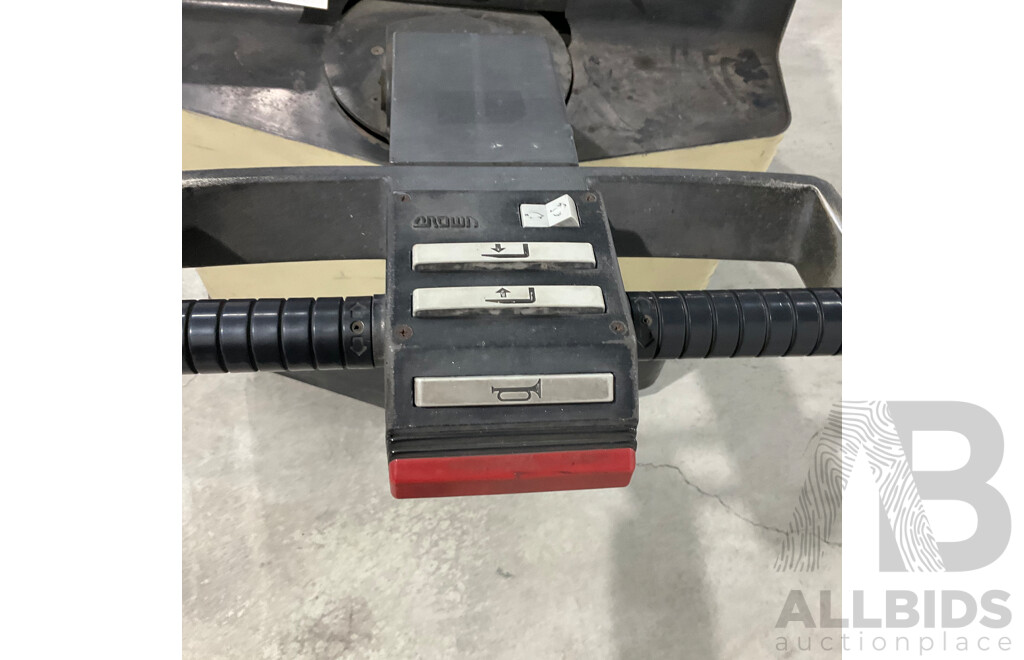 CROWN 30WRTT210 1.4Ton (5.3m Lift) Electric Walkie Reach Forklift