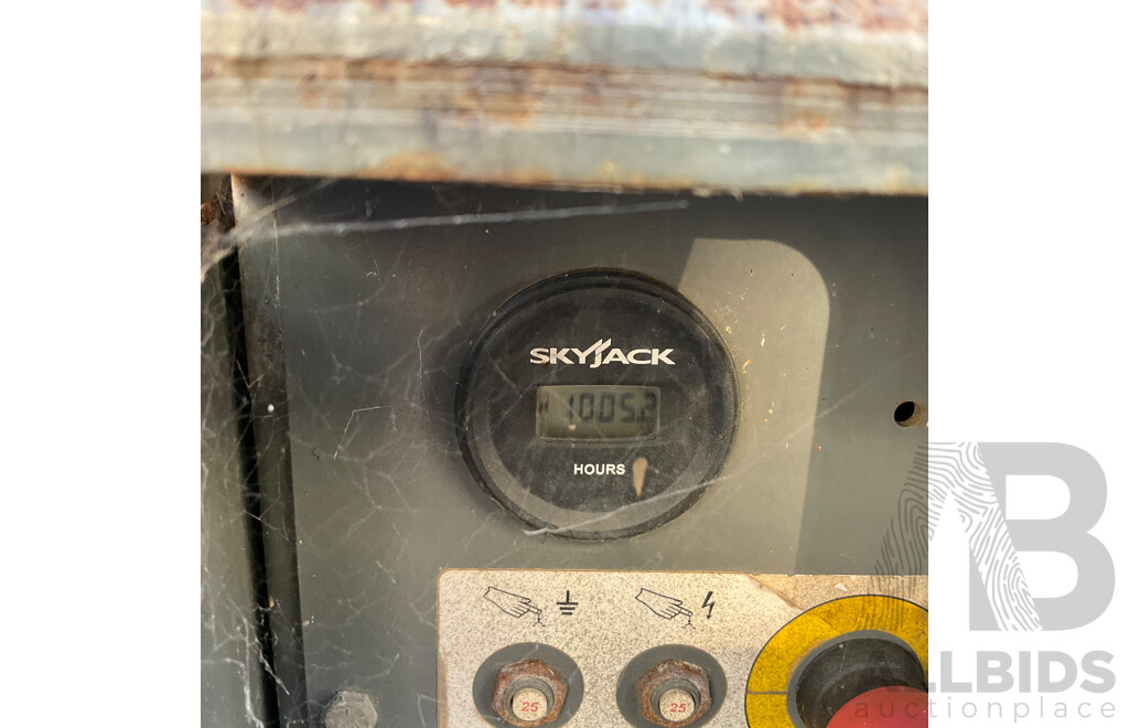 SKYJACK SJ6832RT Rough Terrain Scissor