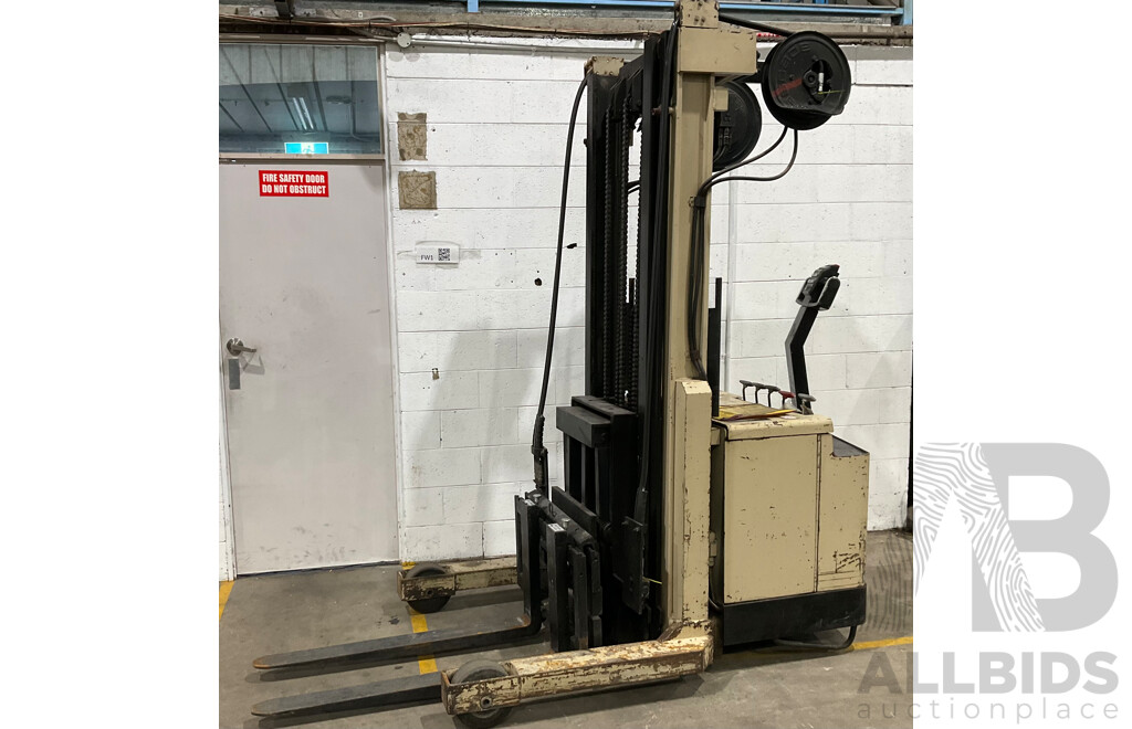 CROWN 30WRTT210 Walkie Stacker
