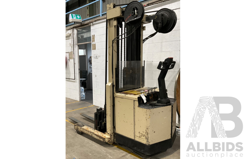 CROWN 30WRTT210 Walkie Stacker