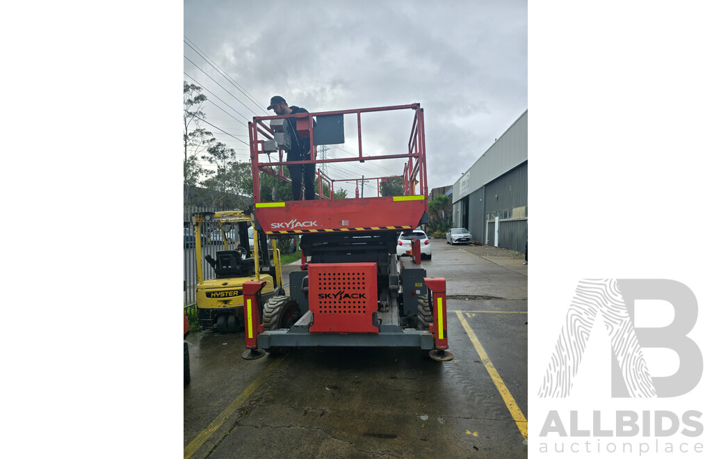 2017 SKYJACK SJ9241 RT 4x4 Diesel Mobile Elevated Work Platform