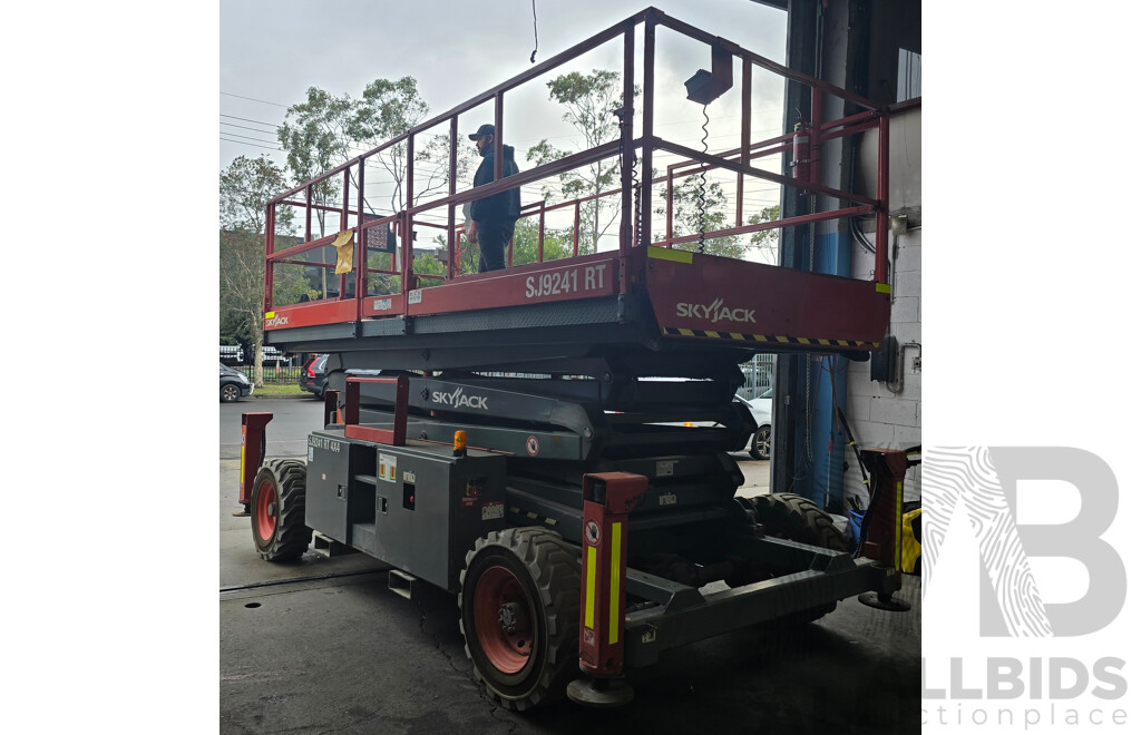 2017 SKYJACK SJ9241 RT 4x4 Diesel Mobile Elevated Work Platform