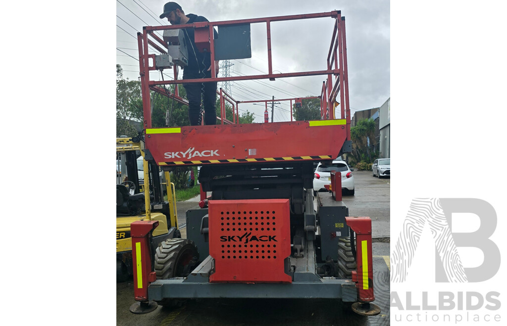 2017 SKYJACK SJ9241 RT 4x4 Diesel Mobile Elevated Work Platform