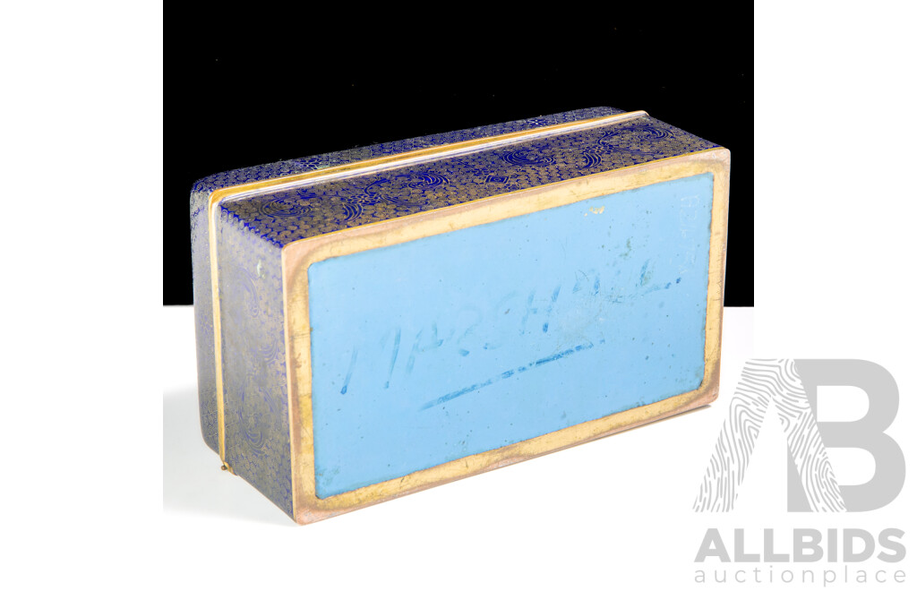 Vintage Chinese Cloisonne Lidded Wood Lined Cigar Box with Fine Detail