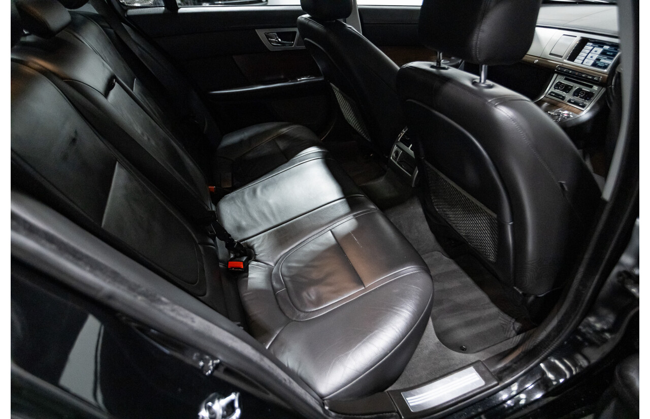 4/2014 Jaguar XF 2.0 Luxury MY13 4d Sedan Ultimate Black Metallic Turbo 2.0L