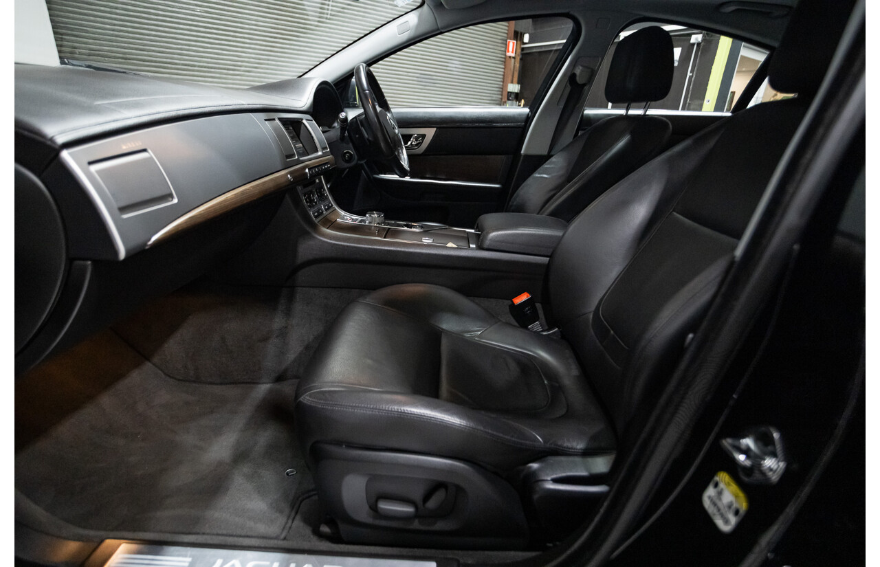 4/2014 Jaguar XF 2.0 Luxury MY13 4d Sedan Ultimate Black Metallic Turbo 2.0L