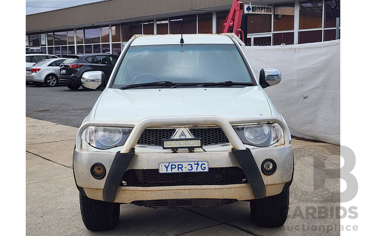 2/2013 Mitsubishi Triton Glx-R (4x4) MN MY13 Double Cab Utility White 2.5L