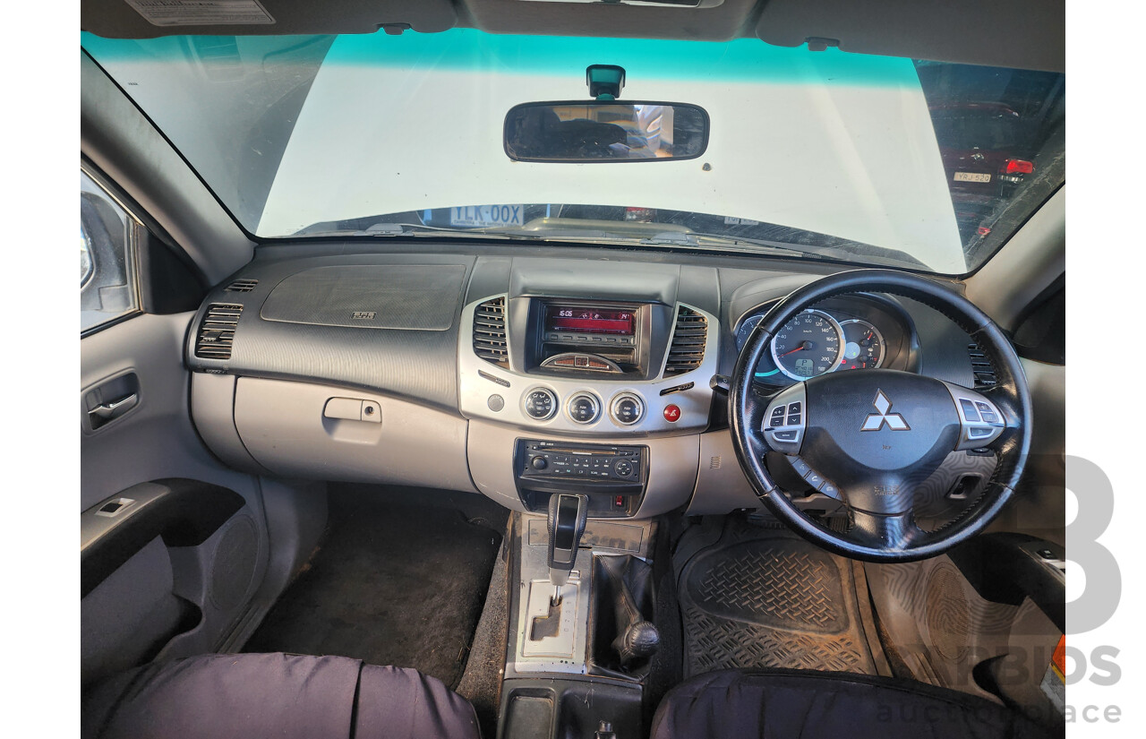 2/2013 Mitsubishi Triton Glx-R (4x4) MN MY13 Double Cab Utility White 2.5L