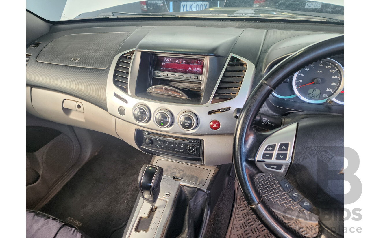2/2013 Mitsubishi Triton Glx-R (4x4) MN MY13 Double Cab Utility White 2.5L