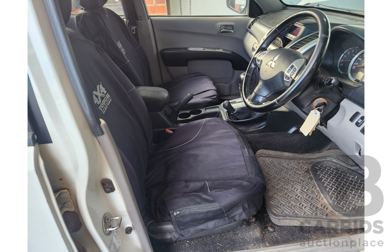 2/2013 Mitsubishi Triton Glx-R (4x4) MN MY13 Double Cab Utility White 2.5L